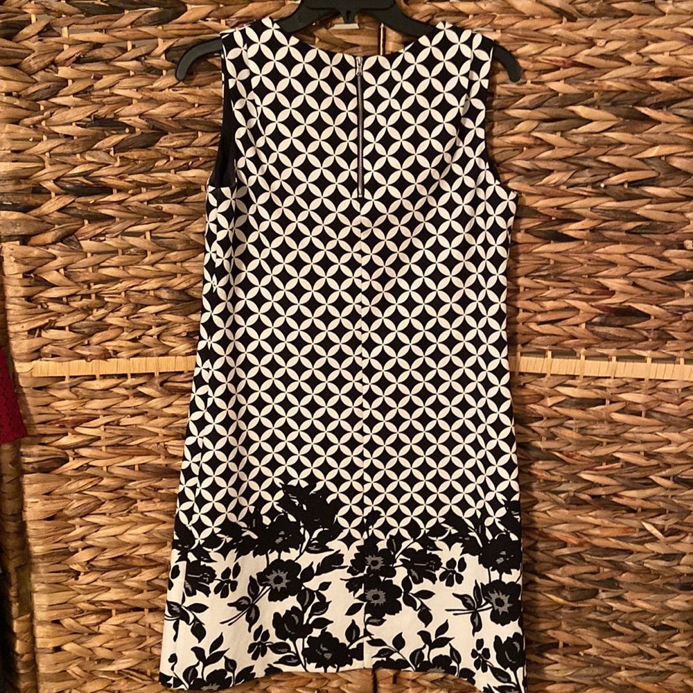 Gabby Skye dress. Size 8. Black and White - Picture 5 of 7